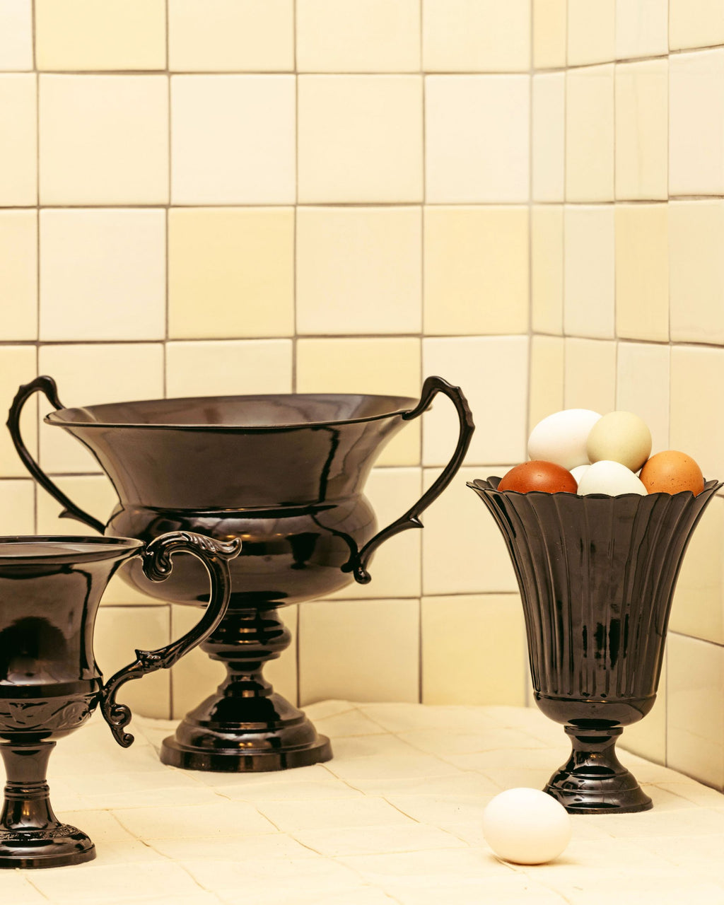 LACQUERED SMALL CUP WITH HANDLE