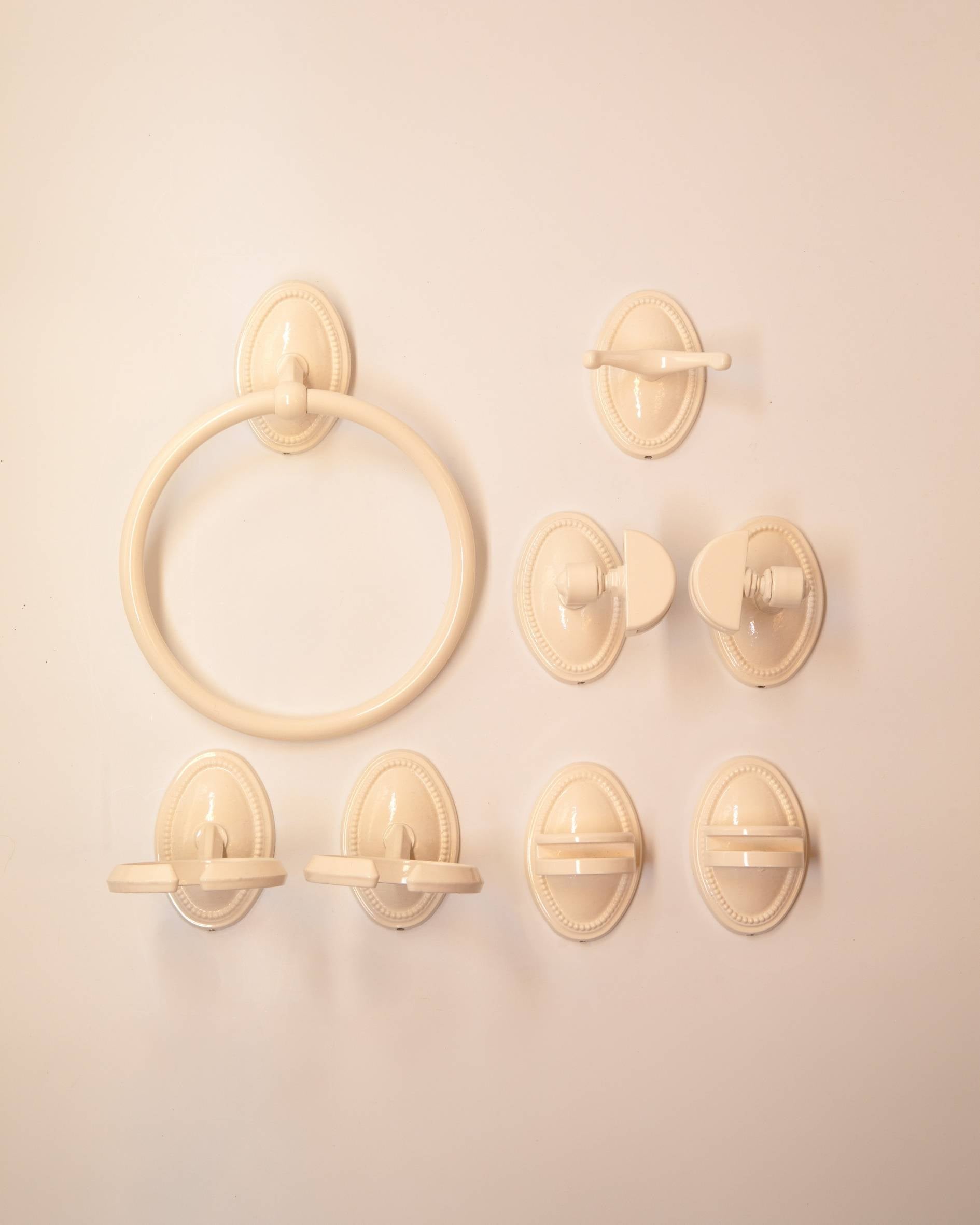 MEDALLION SET