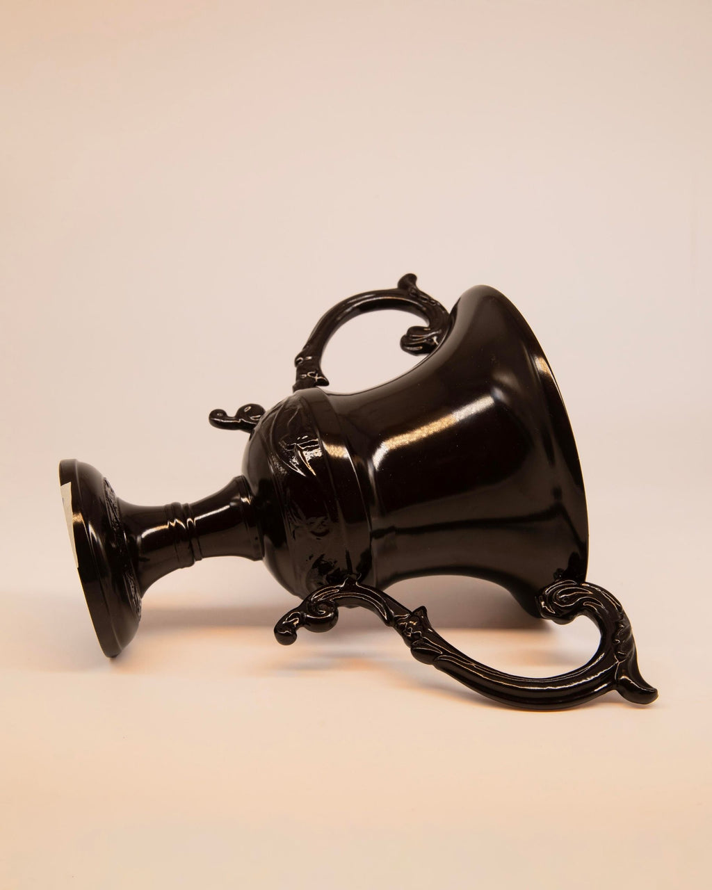 LACQUERED SMALL CUP WITH HANDLE